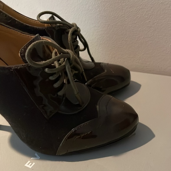 Women’s size 4, heel is 4 inches tall - Picture 7 of 7